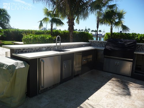 Gorgeous Outdoor kitchen with beautiful countertop