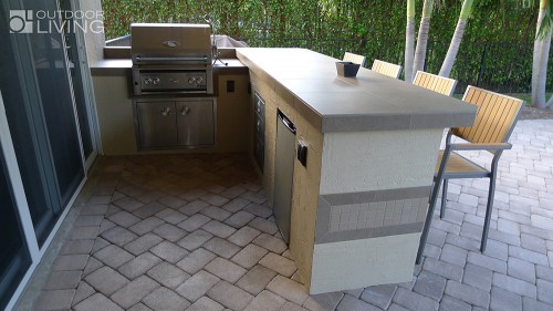 Outdoor kitchen area with a BBQ grill and dining area
