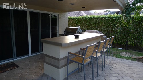 Outdoor kitchen area with a BBQ grill and dining area