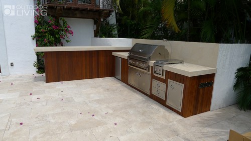Outdoor Kitchen with BBQ grill